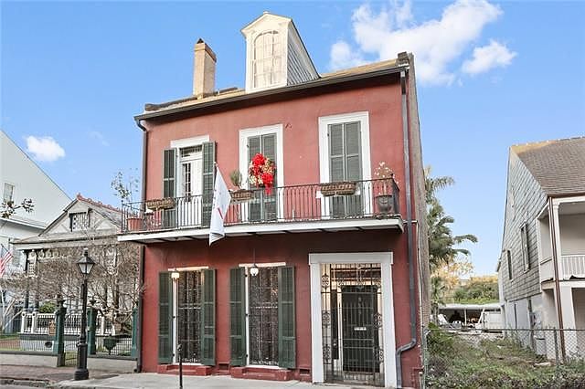 1st image of 919 Gov Nicholls St #1