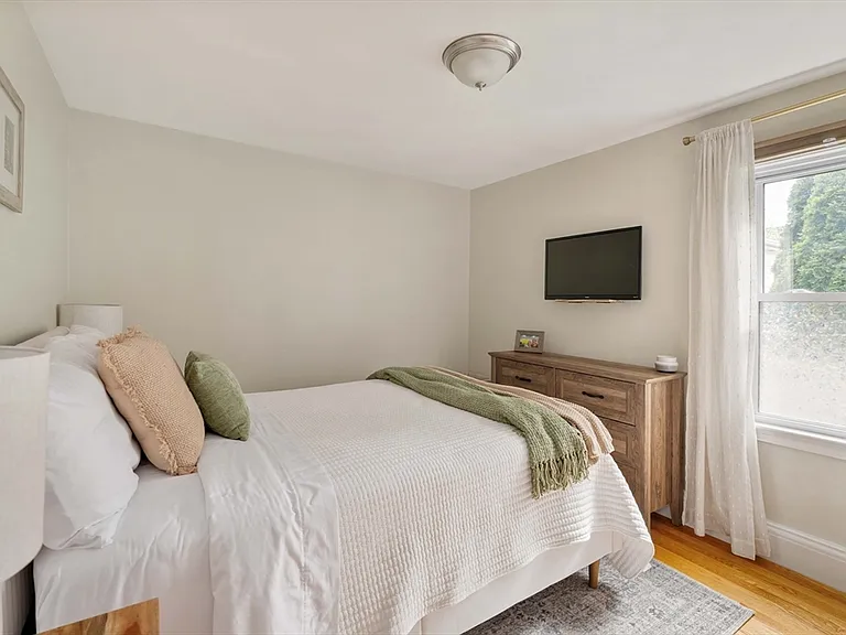 229 Hurley St #1 — Photo 7