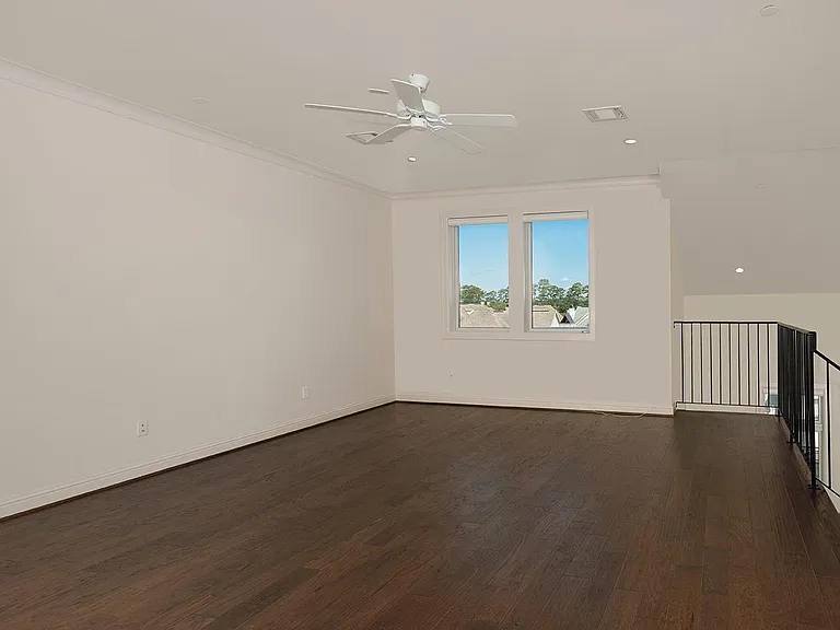 2503 Lake Front Cir — Photo 24