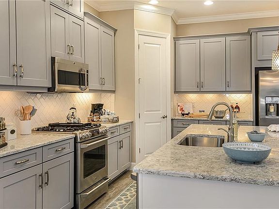 2nd image of 5612 Cantucci St