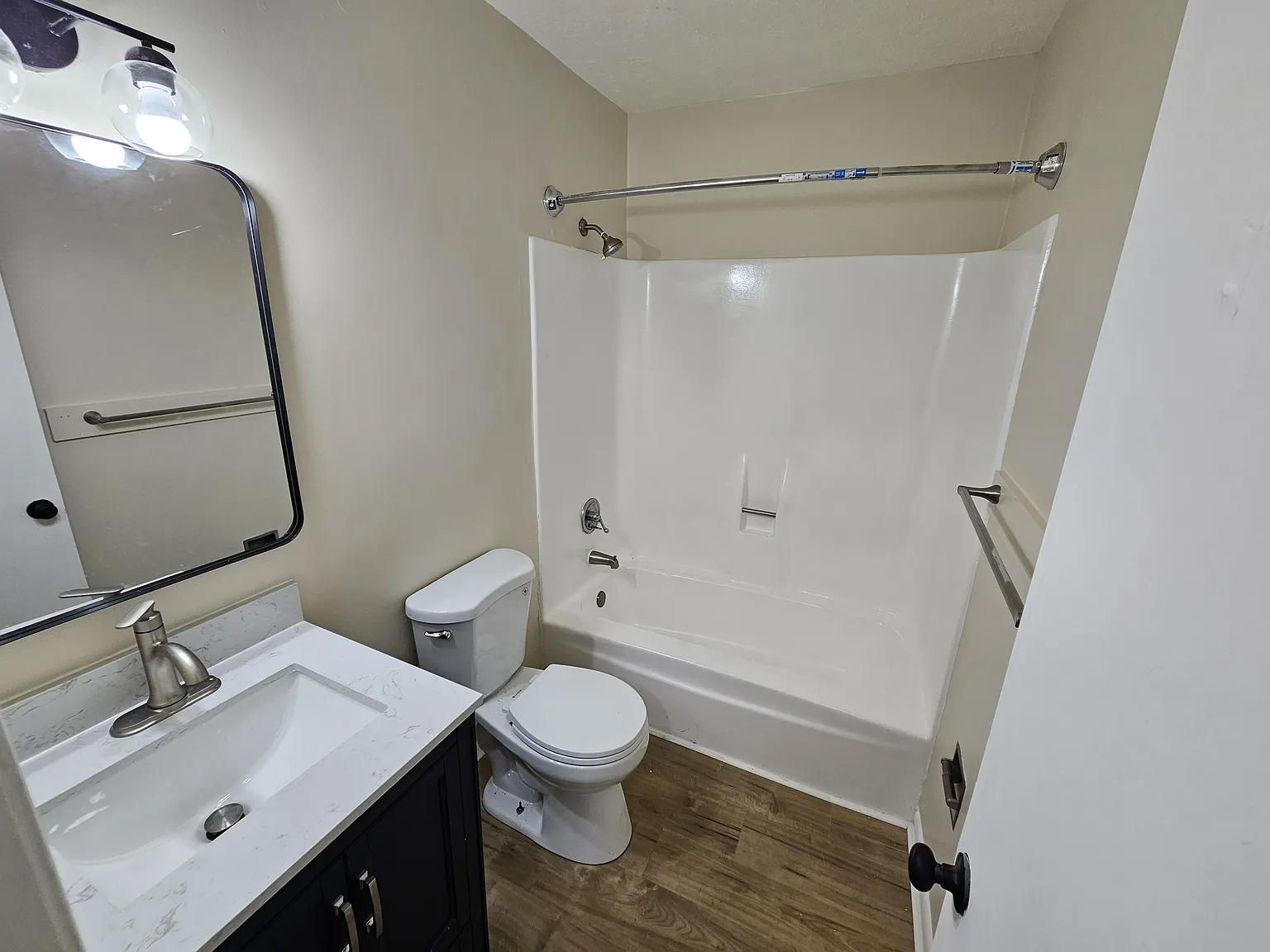 2 bed, 850 sqft, $1,400 — Photo 2