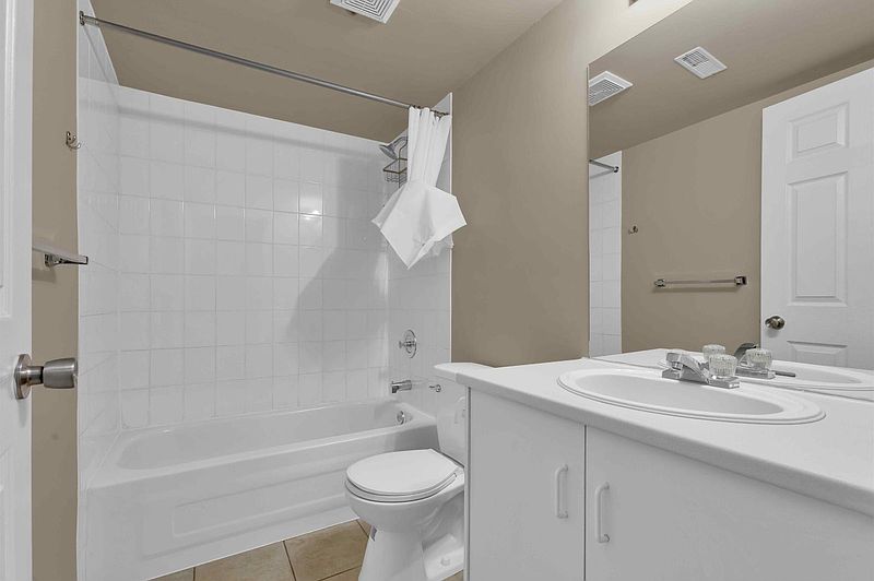 Surrey Townhouse for rent - 5 Bedrooms — photo 12