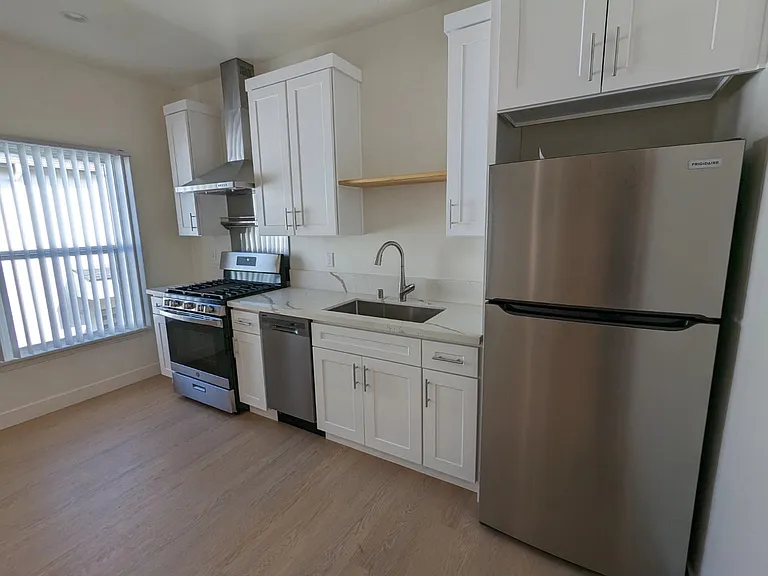 559 N Normandie Ave #203 — Photo 3