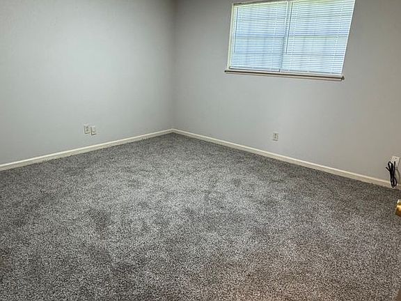 4th image of 124 21st Ave NE #202