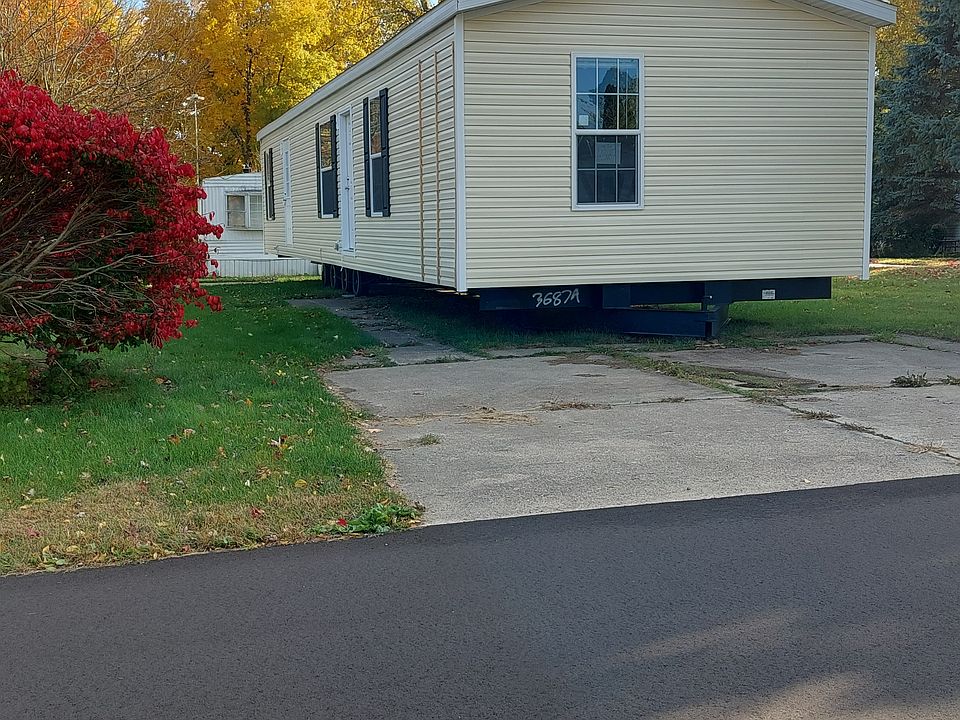 1st image of 855 W Jefferson St Lot 132