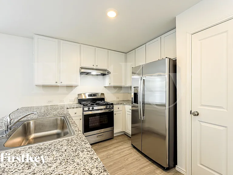 1335 White Willow — Photo 8