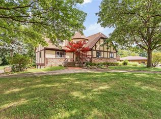2401 Sucrose Dr, Akron, OH