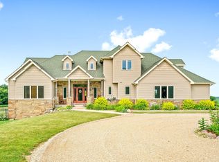 976 Melugins Grove Rd, Compton, IL 61318