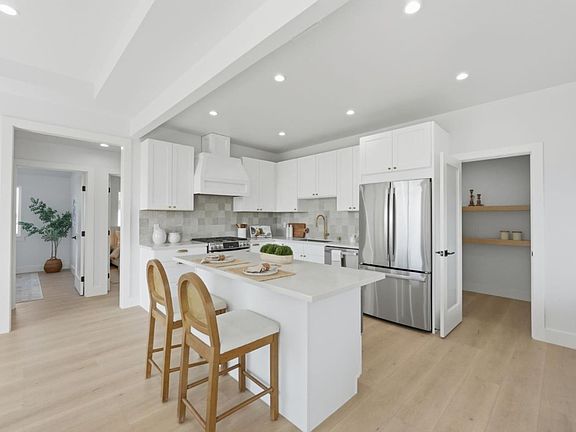 5th image of 125 Shell St