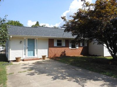 677 Shady Grove Church Rd, Winston Salem, NC, 27107