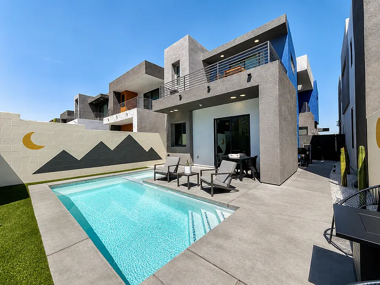 2693 1/2 Paragon Loop — Photo 1