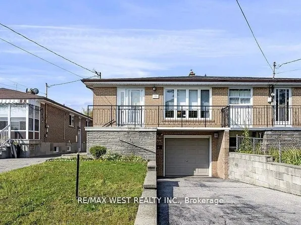136 Duncanwoods Dr, Toronto, ON M9L 2E1