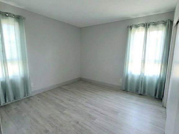 3rd image of 1040 W Macarthur Blvd APT 58