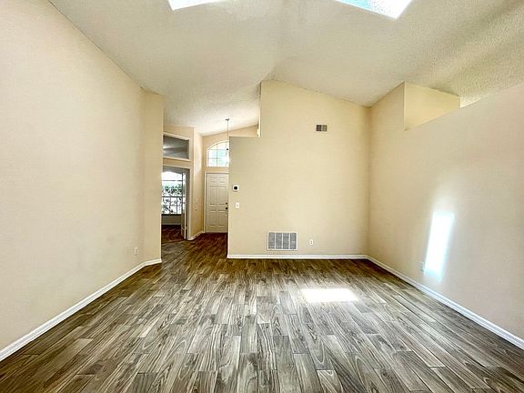 5th image of 13827 Glasser Ave