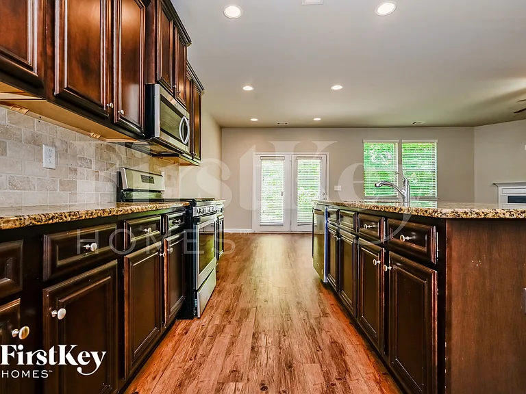 360 Madison Grace Ave — Photo 4