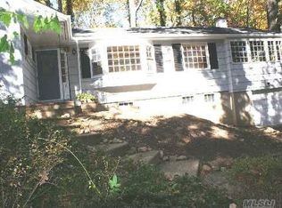 214 Harrison Dr, Centerport, NY 11721