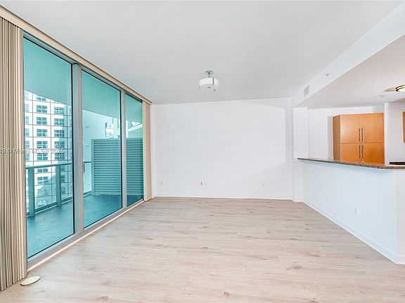 4th image of 300 Biscayne Blvd #1905