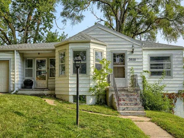 3028 Whitmore St, Omaha, NE 68112