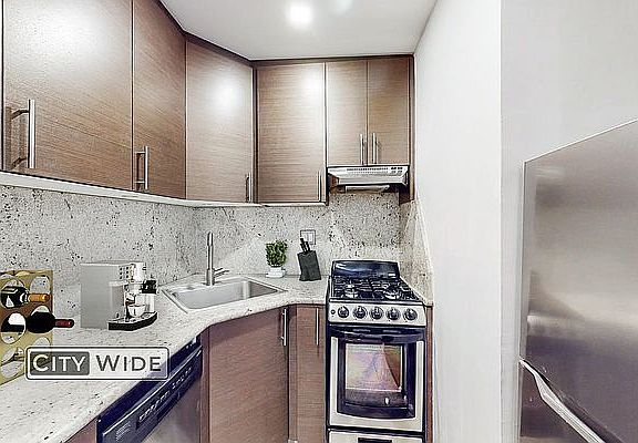 2nd image of 5 W 91st St #5F