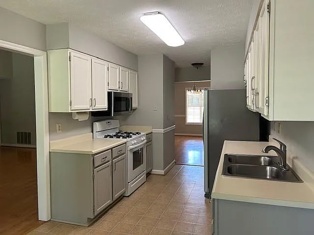 1303 Chandler Ct NW — Photo 6