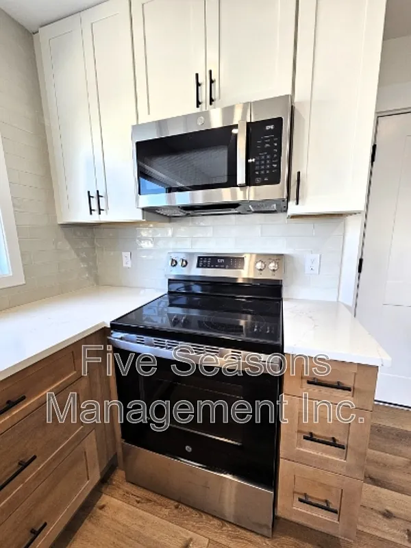 3 bed, 1.0 bath, 1000 sqft, $2,790 — Photo 3