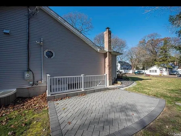 16 Wildwood St — Photo 3