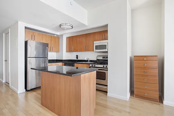 Rented by Halstead Real Estate | media 32