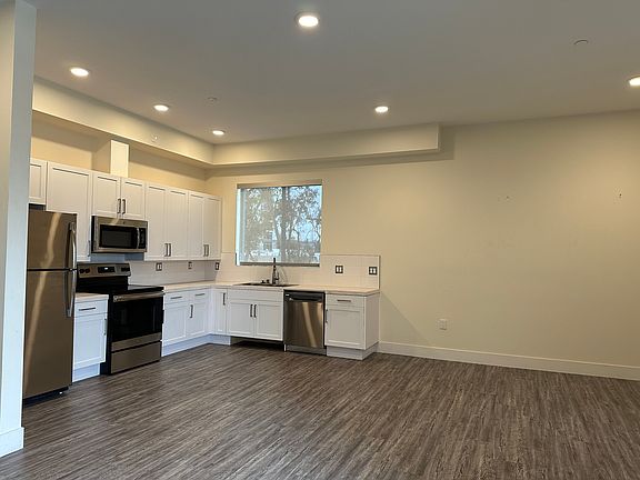 3rd image of 11115 McCormick St #503