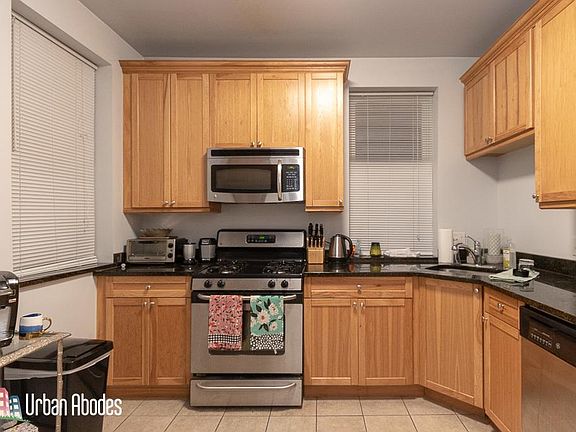 4th image of 1142 W Wellington Ave #Ua1