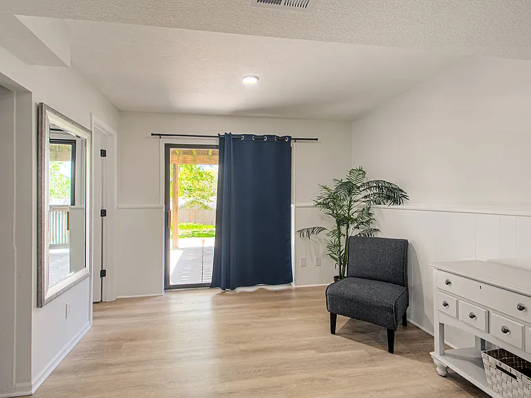 7507 NW 77th St — Photo 22