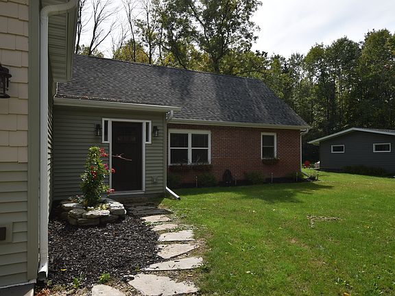 2nd image of 563 Sherwood Ln