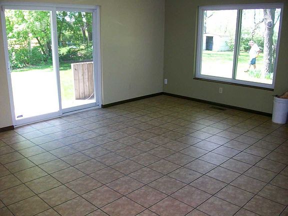 5th image of 1529 133rd Ln NE