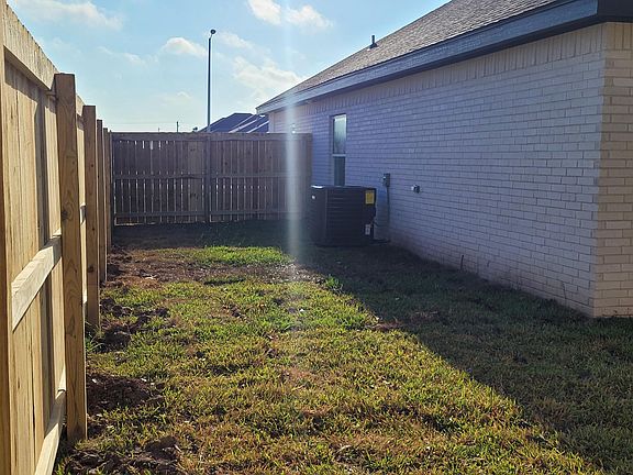 3rd image of 1502 Helena Dr