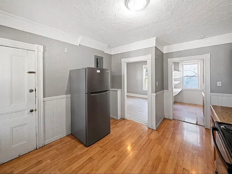 62 May St #2 — Photo 5