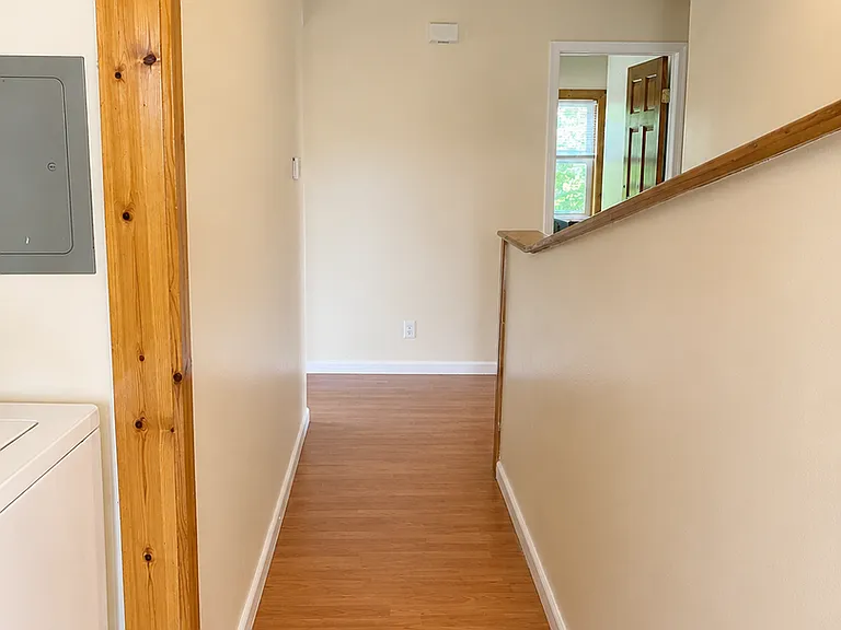 213-215 Columbia St — Photo 10
