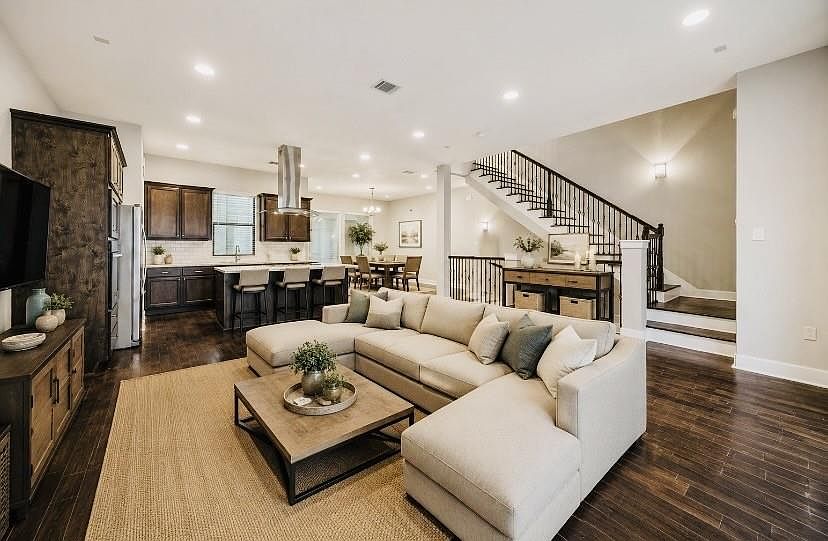1st image of 608 W 28th St #B