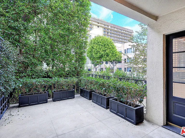 149 S Rodeo Dr — Photo 6