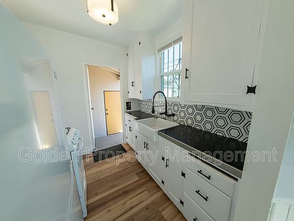 2nd image of 4053 Swift Ave