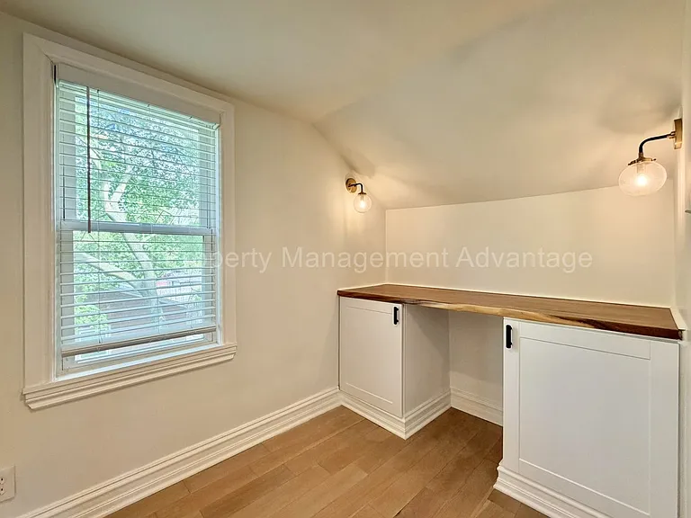 1330 E Chesterfield St — Photo 21