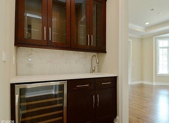 4th image of 1708 Holly Ave