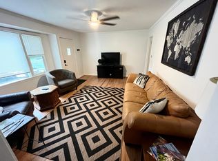 8207 Ward Parkway Pl, Kansas City, MO 64114