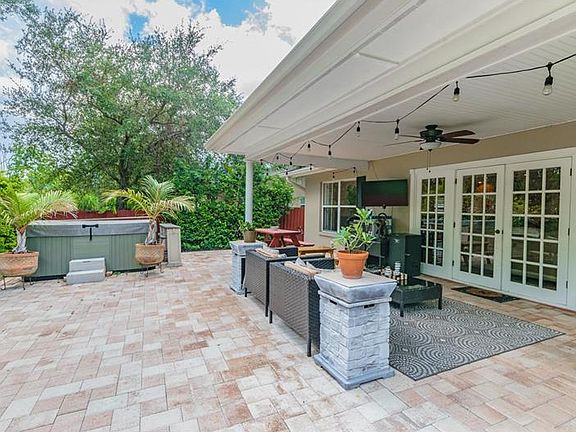 3rd image of 302 N Bay Hills Blvd