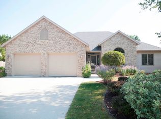 511 River Bluff Dr, Manitowoc, WI 54220