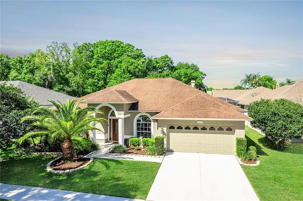 3 bed, 2.0 bath, 2052 sqft, $3,100 — Photo 1