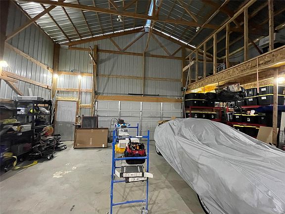 3rd image of 119 Tower Valley Dr