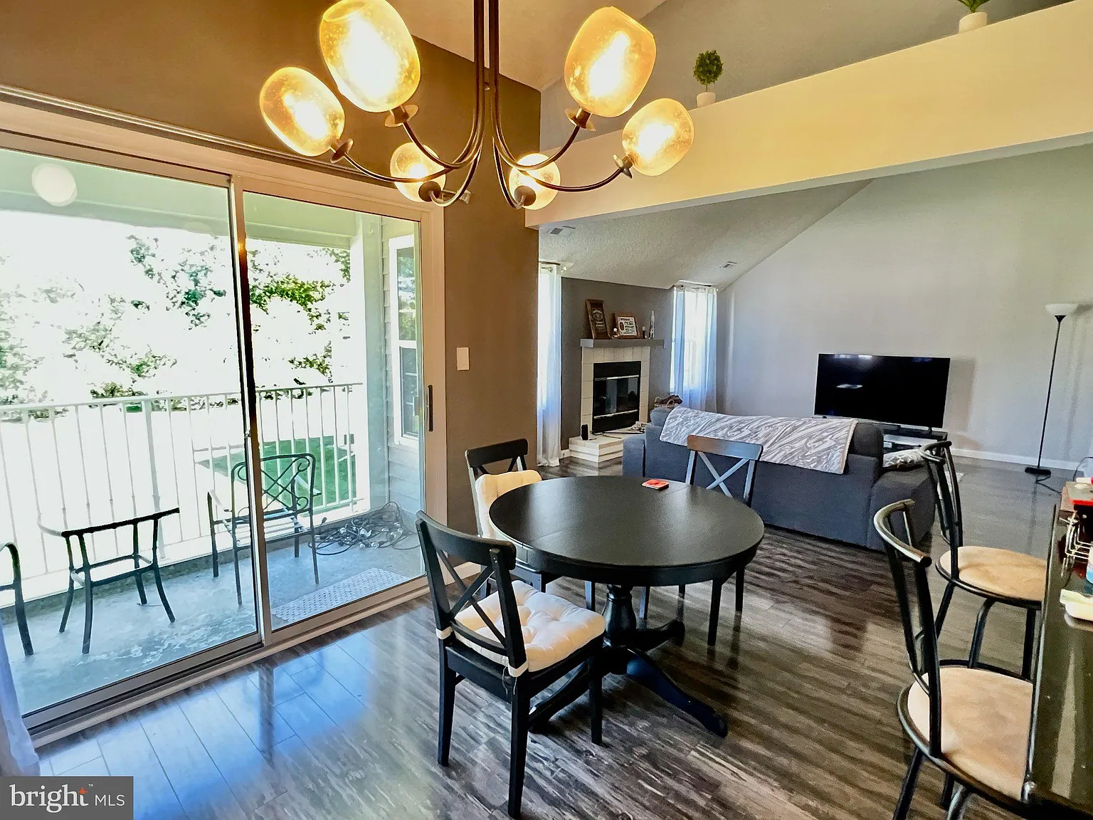 2 bed, 2.0 bath, 1605 sqft, $2,700 — Photo 4