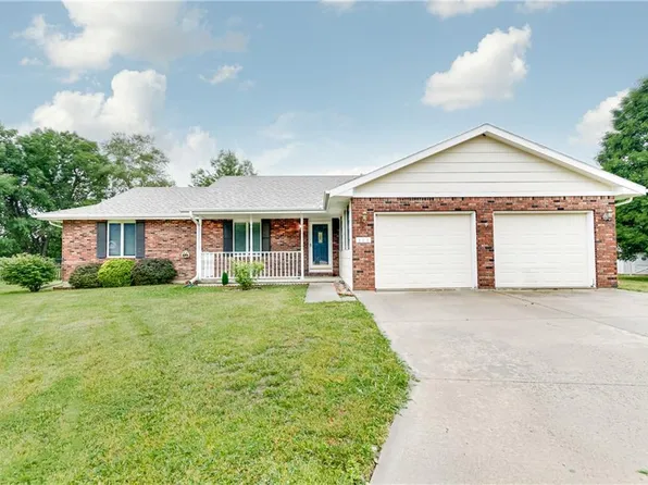 300 N Beech St, Savannah, MO 64485