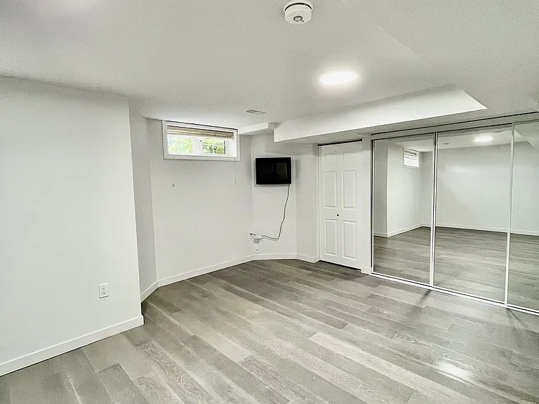 5 King William Cres #BASEMENT — Photo 11