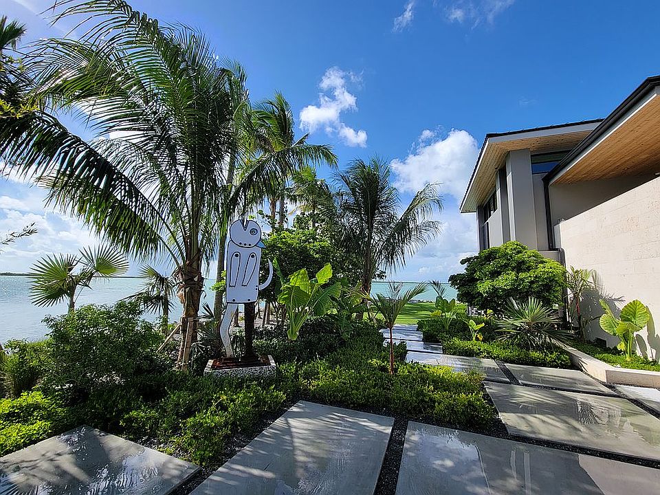 2nd image of 27 Tamarind Dr