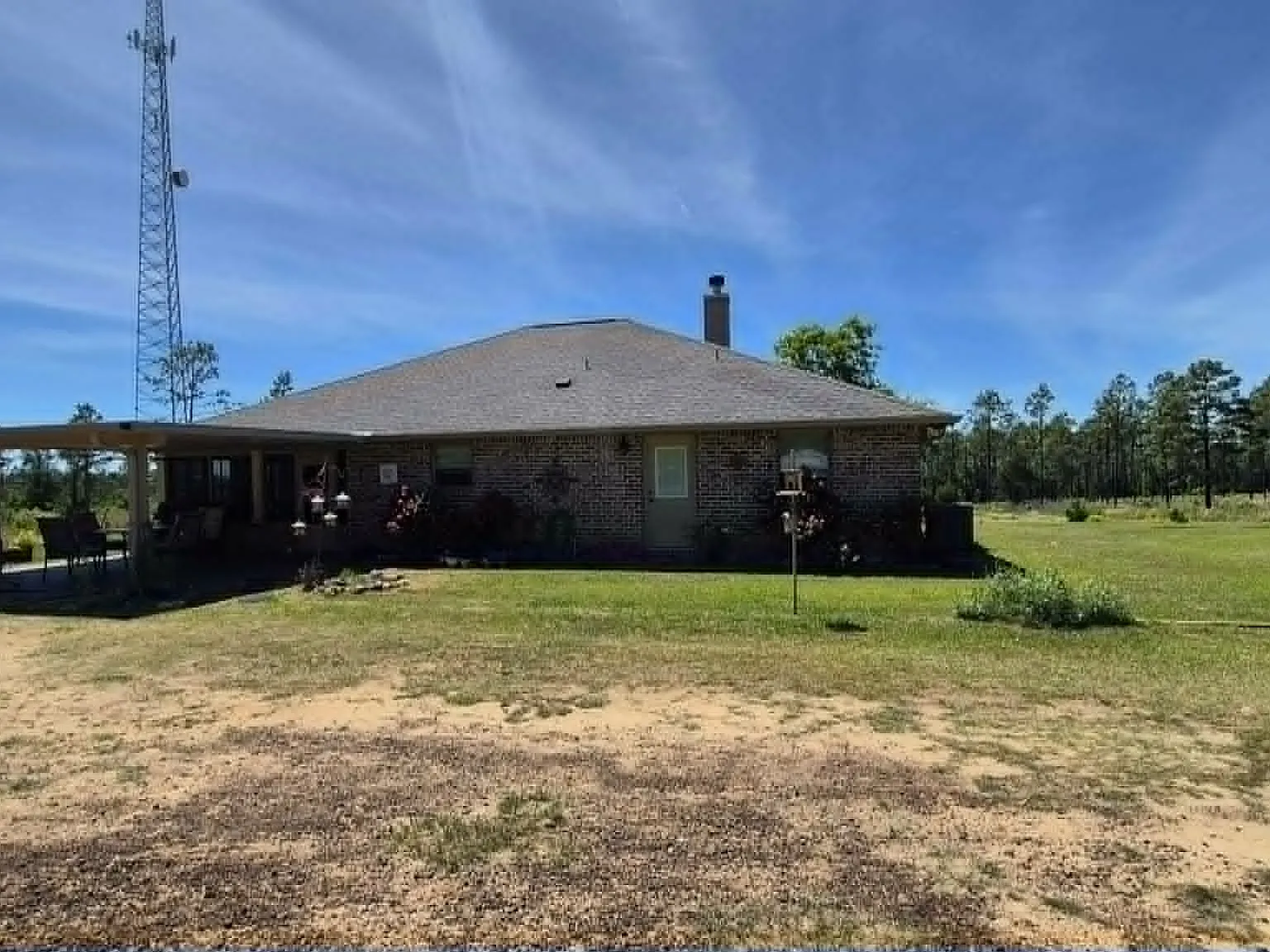 4 bed, 2025 sqft, $2,800 — Photo 3